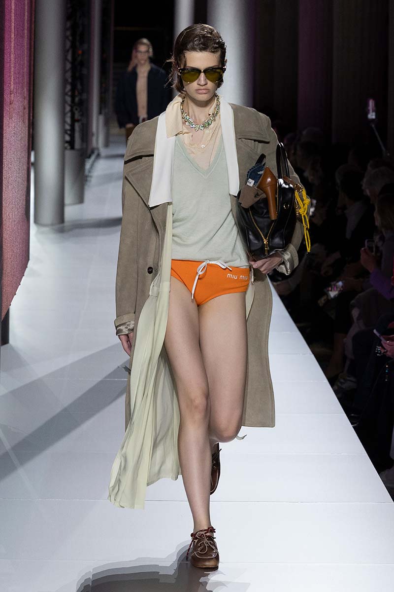 Queste sono le tendenze lingerie per il 2024 (sexy!) - Foto courtesy of Miu Miu