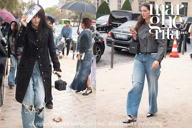 Le nuove tendenze moda jeans per il 2024, direttamente dallo street style di Chanel - Foto Charlotte Mesman
