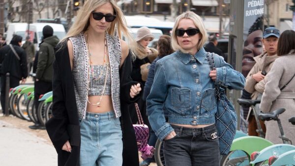 Le tendenze jeans per la primavera 2024 (street style da Chanel) - Photo Charlotte Mesman