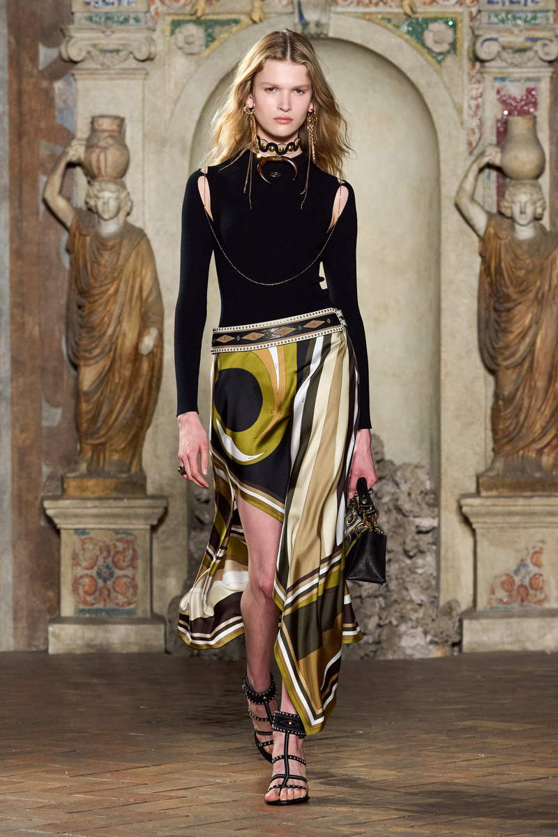 Pucci collezione moda estate 2024: Very Vivara - Photo courtesy of Pucci