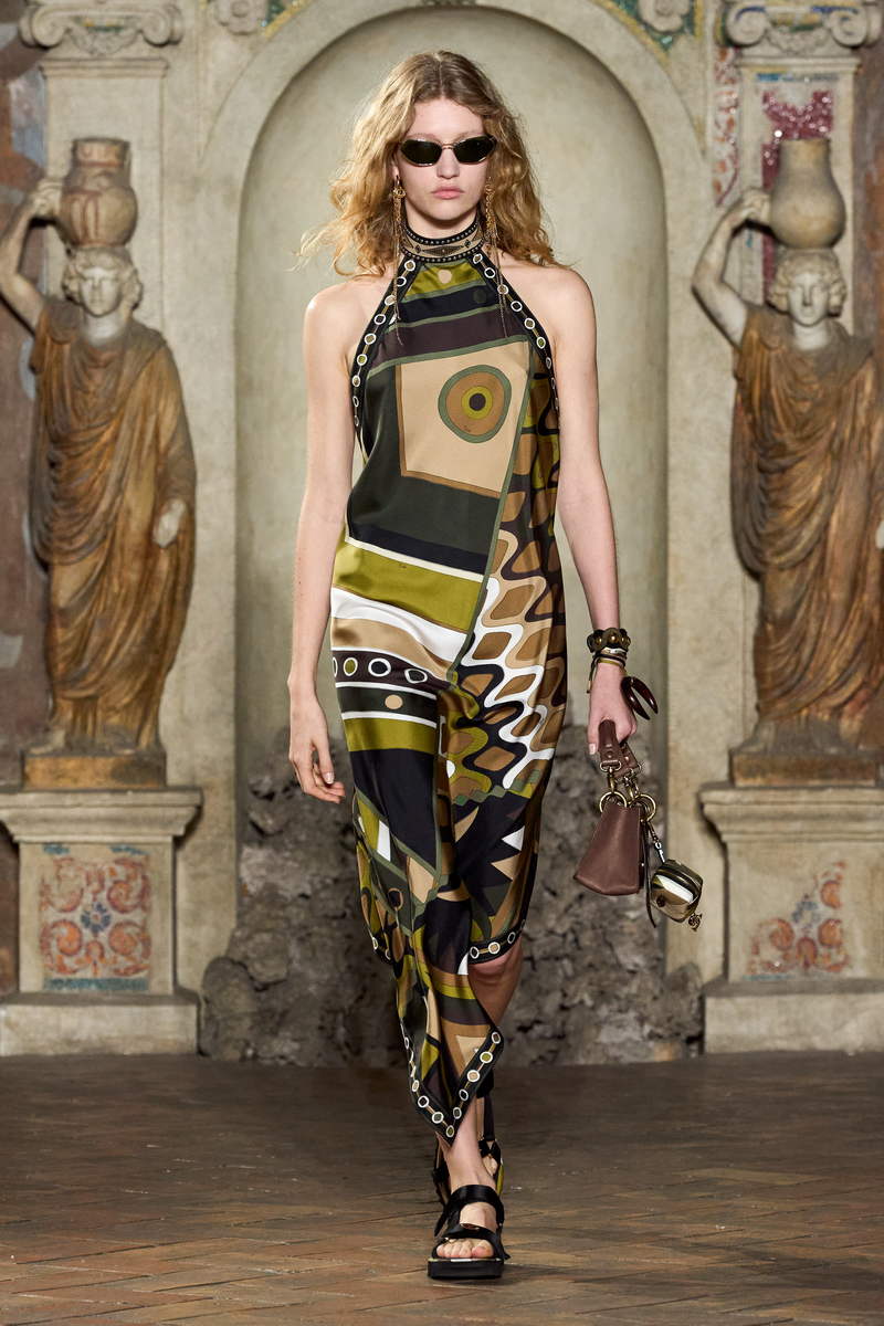 Pucci collezione moda estate 2024: Very Vivara - Photo courtesy of Pucci