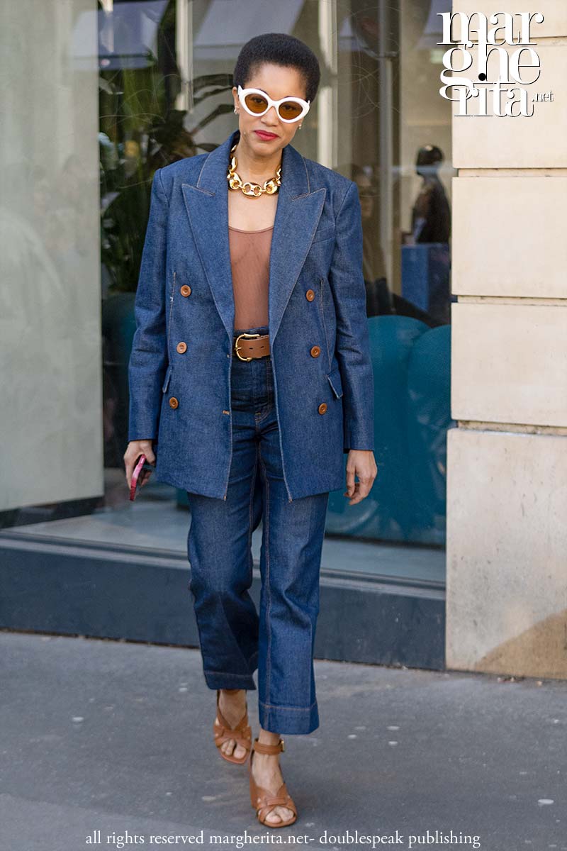 Ecco i look total denim più cool per la primavera 2024 - Photo ADVERSUS