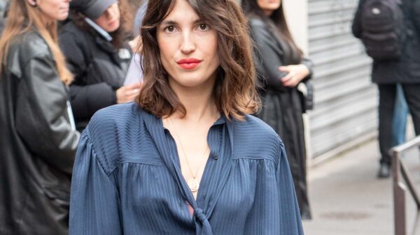 Ecco il segreto di stile del look parigino. Lasciatevi ispirare - Photo ADVERSUS
