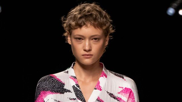 Le ultime tendenze acconciature donna primavera estate 2025 - Photo courtesy of Saint Laurent