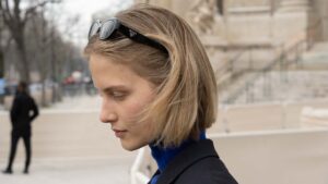 Tendenze capelli 2025: le acconciature bob lisce sono ancora di moda - Photo Charlotte Mesman