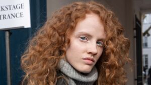 Tendenze make-up per l'autunno inverno 2025: eyeliner bianco - Photo Charlotte Mesman