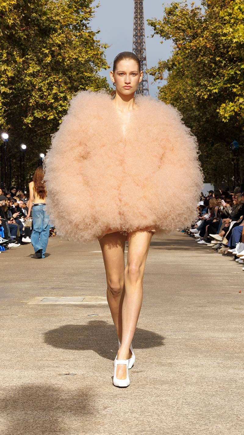 Trend moda estate 2025: il ritorno degli statement looks - Photo courtesy of Stella McCartney