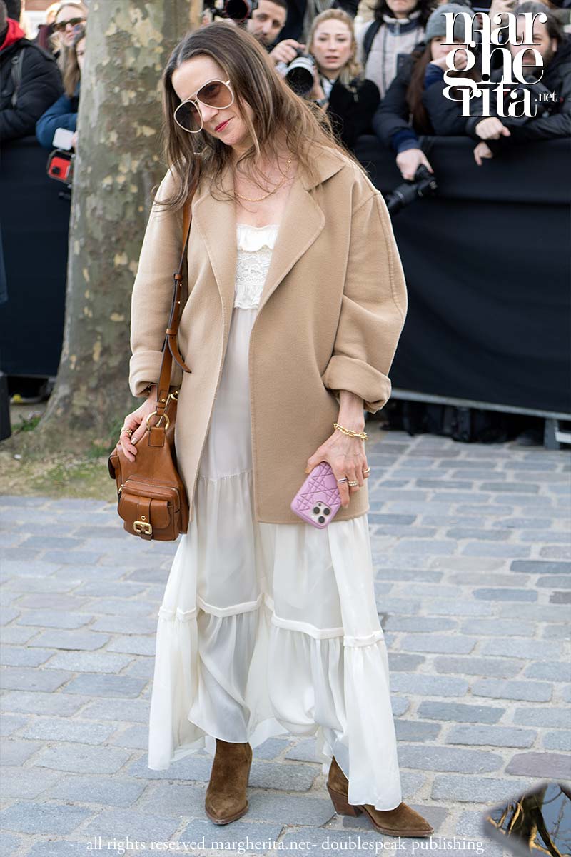 Moda streetstyle estate 2025 da Chloé. Viva gli anni Settanta! - Photo Charlotte Mesman