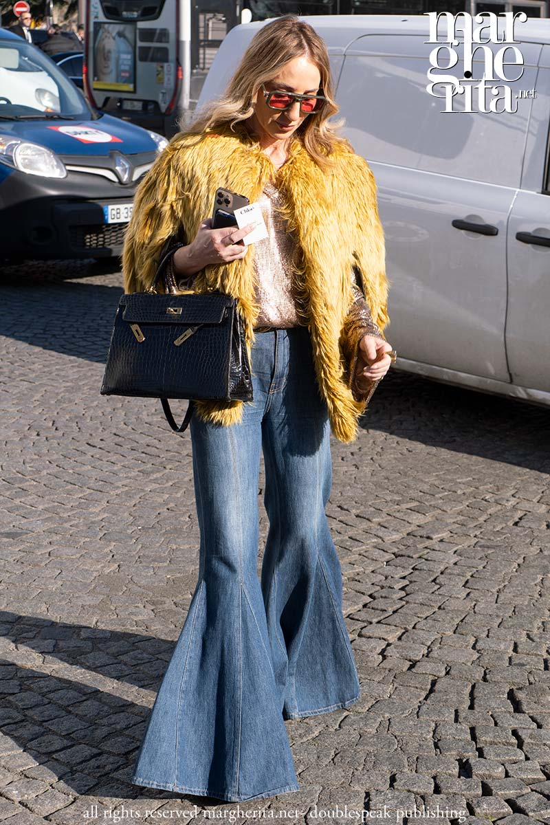 Moda streetstyle estate 2025 da Chloé. Viva gli anni Settanta! - Photo Charlotte Mesman