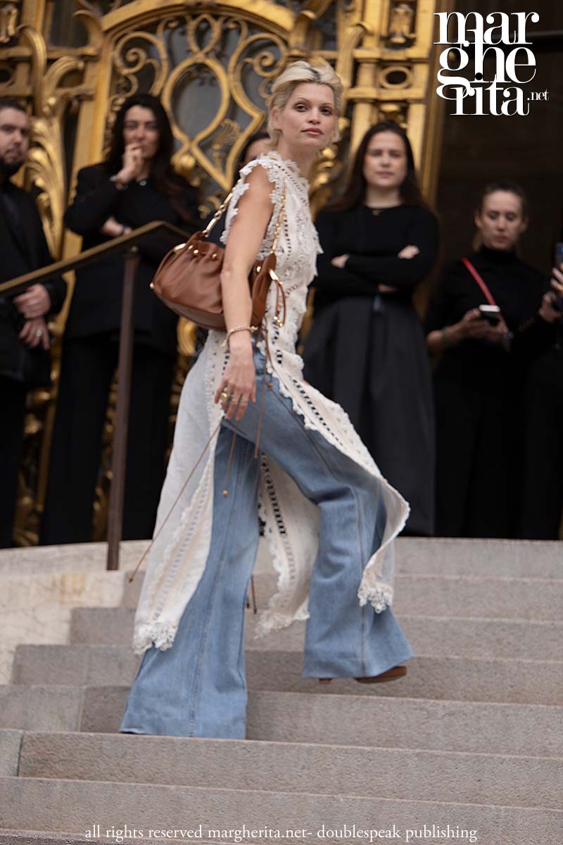 Moda streetstyle estate 2025. Bohemien, romantica, sexy o trendy. Come ti senti? - Photo Charlotte Mesman