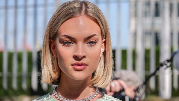 Tendenze capelli estate 2025: il caschetto corto e medio-lungo (super liscio) è il top! - Photo Charlotte Mesman