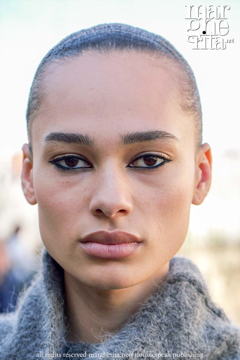 Smokey eyes: il grande ritorno nelle tendenze make-up per l’inverno 2025-2026 - Photo Charlotte Mesman