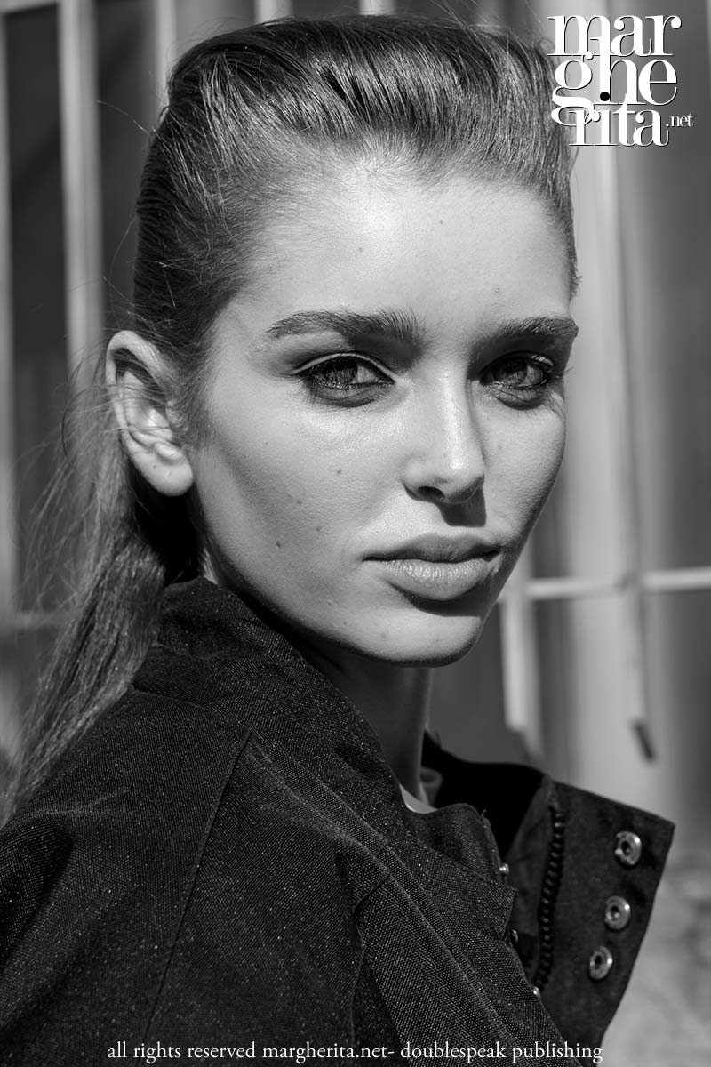 Smokey eyes: il grande ritorno nelle tendenze make-up per l’inverno 2025-2026 - Photo ADVERSUS