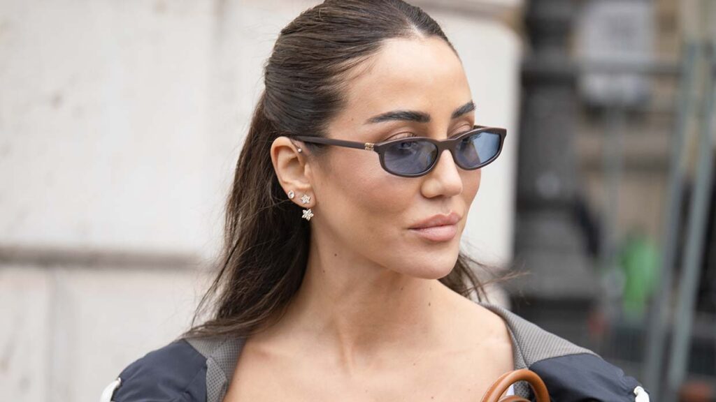Tendenze capelli. Il mezzo raccolto: il look parigino che conquista - Photo Charlotte Mesman