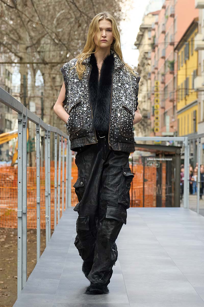 Come indossare i pantaloni cargo (sì, sono di nuovo una tendenza!) nell’estate 2025 - Photo courtesy of Dolce & Gabbana