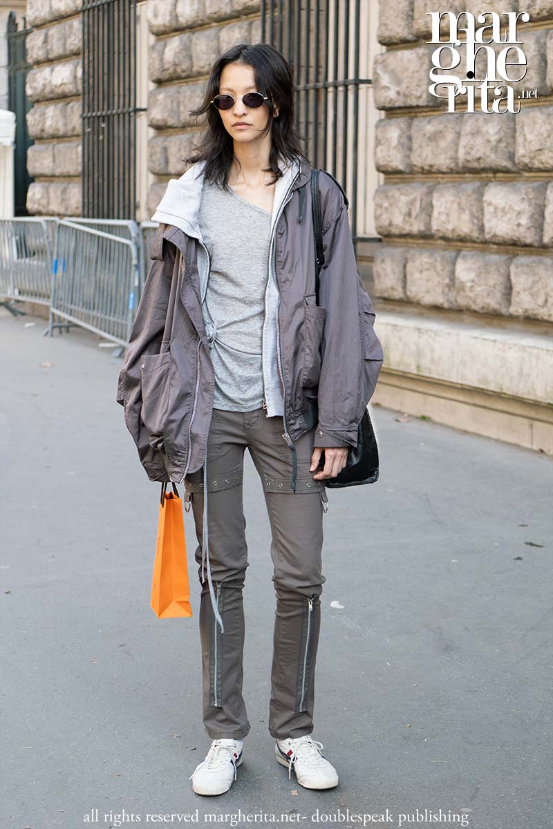 Streetstyle alert: i cargo pants si rifanno il look (e sono più cool che mai) - Photo Charlotte Mesman