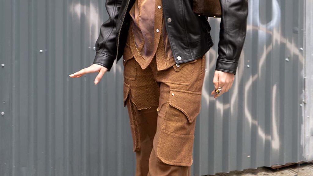 Streetstyle alert: i cargo pants si rifanno il look (e sono più cool che mai) - Photo Charlotte Mesman