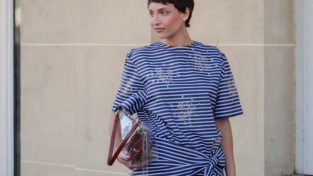 Streetstyle estate 2025: righe e look preppy per vibrazioni estive al top - Photo Charlotte Mesman