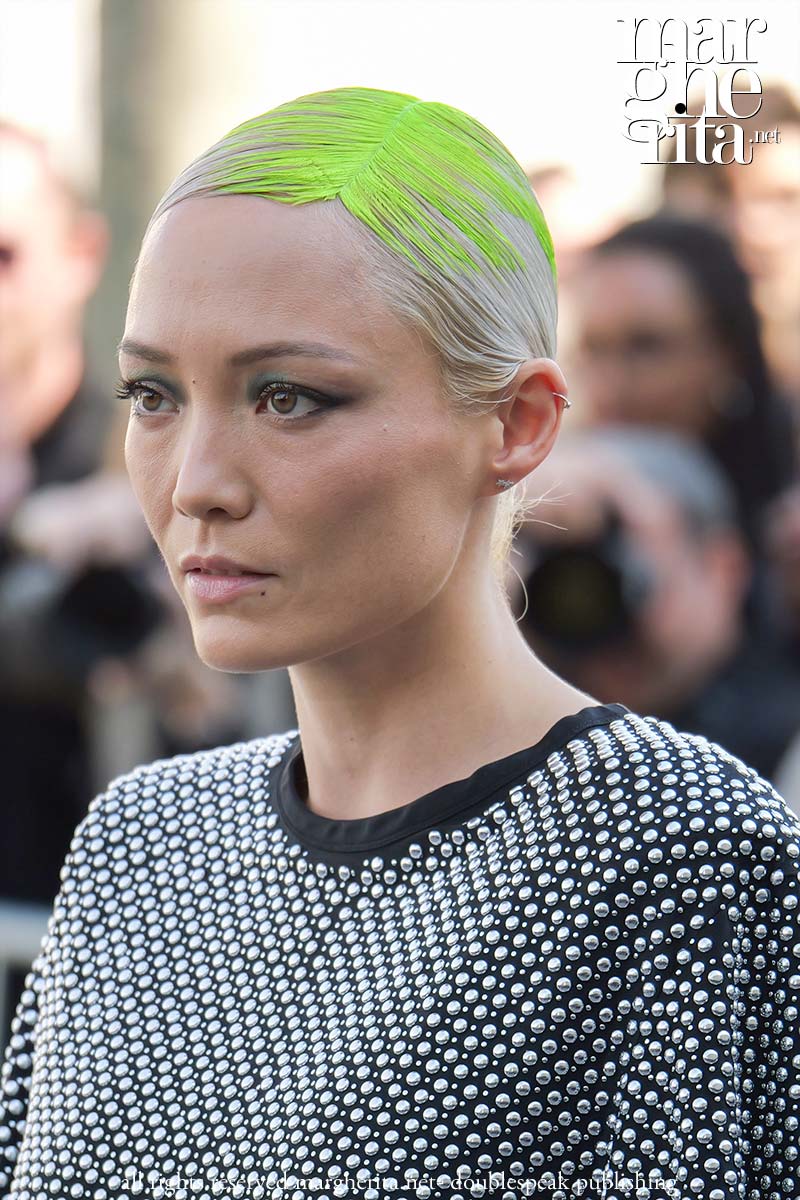 Tendenze colore capelli 2025: stanno tornando i pastelli e le tinte accese? - Photo Charlotte Mesman