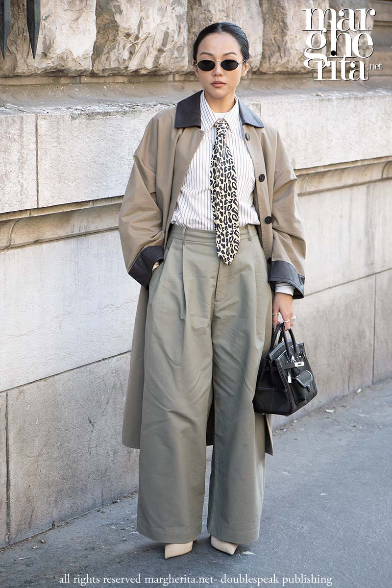 Tendenze moda estate 2025. È adesso il momento perfetto per indossare un trench - Photo Charlotte Mesman