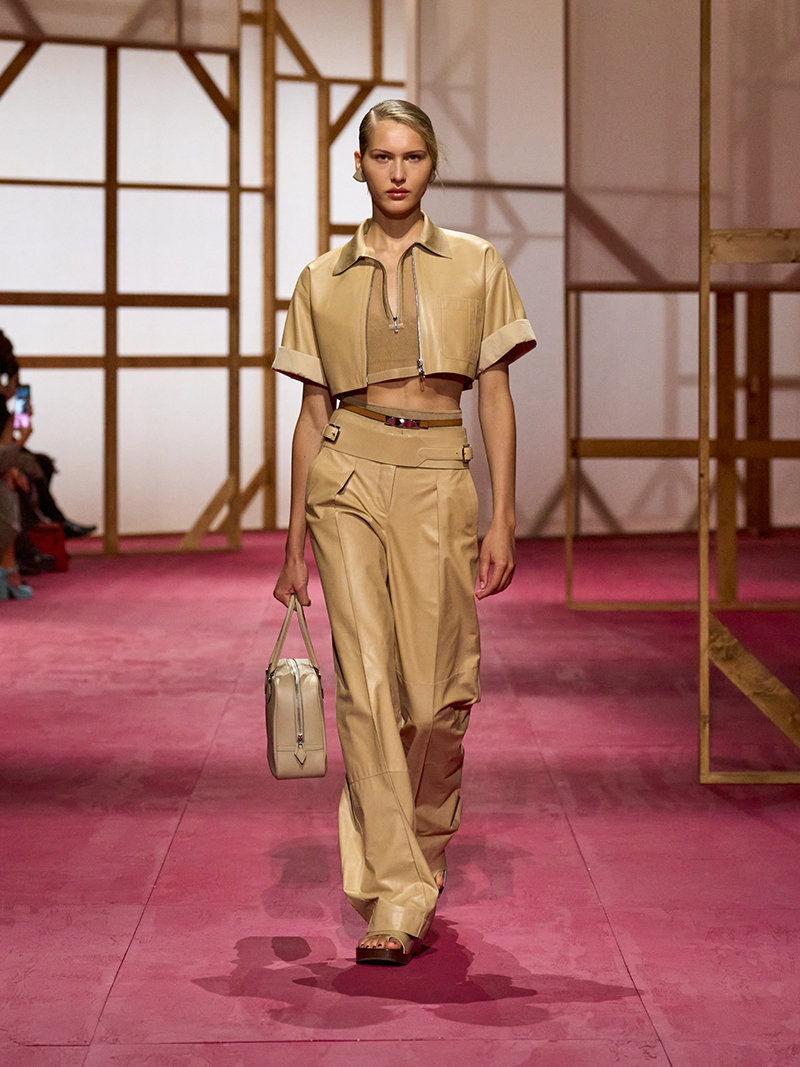 Must-have estate 2025: i pantaloni palazzo - Photo courtesy of Hermès