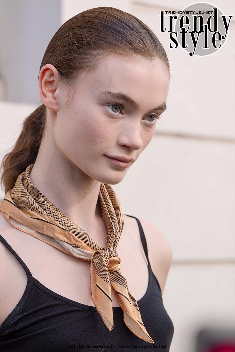 Tendenze capelli estate 2025: il wet look è ancora super cool! - Photo Charlotte Mesman