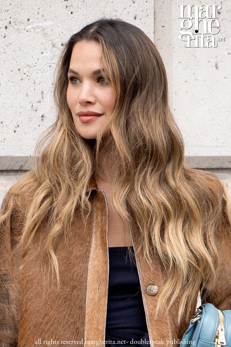 Colorazioni bionde e tecniche per l’estate 2025: highlights e balayage - Photo Charlotte Mesman