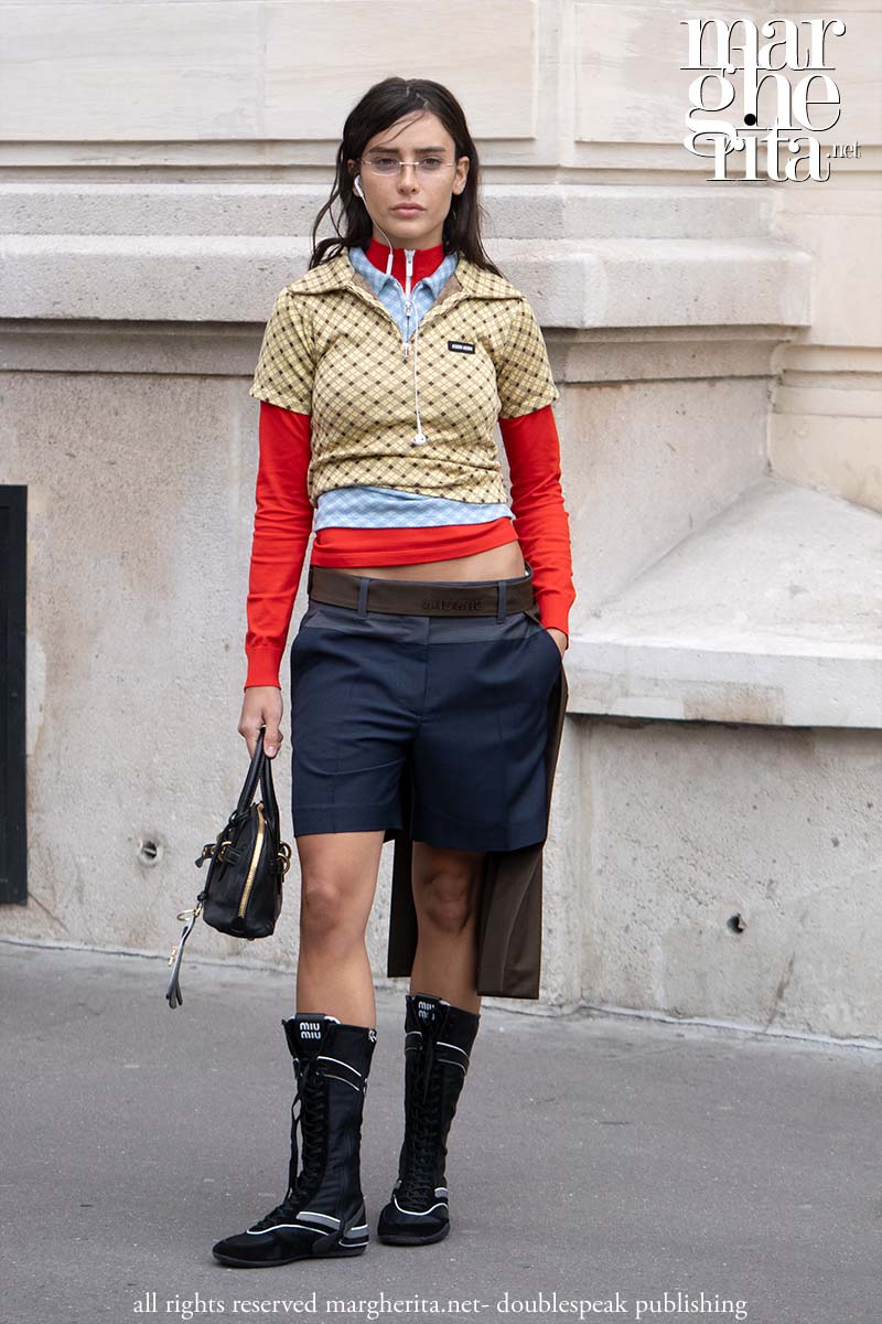 Tendenze moda estate 2025. L’arte del layering (anche in estate) - Photo Charlotte Mesman