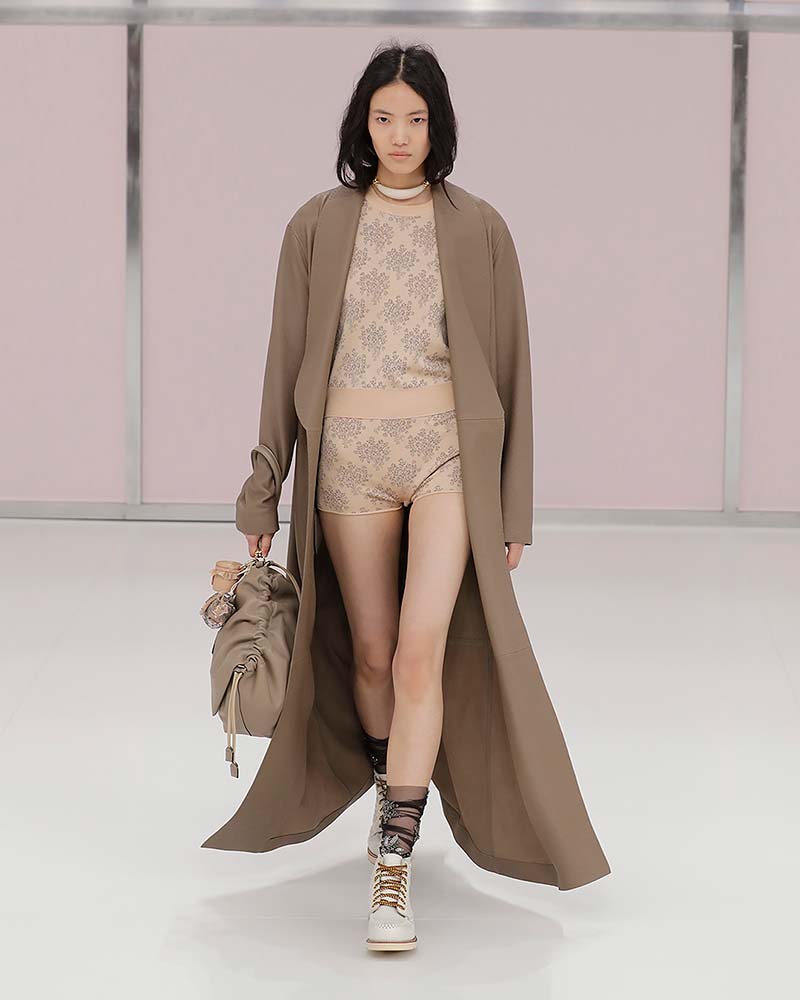 La tendenza “no pants” per l’estate 2025: in mutande (o body) si va ovunque - Photo courtesy of Fendi