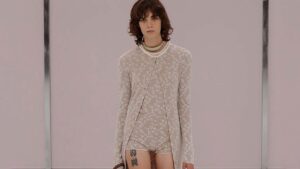 La tendenza “no pants” per l’estate 2025: in mutande (o body) si va ovunque - Photo courtesy of Fendi