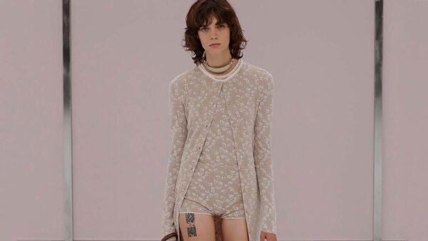 La tendenza “no pants” per l’estate 2025: in mutande (o body) si va ovunque - Photo courtesy of Fendi