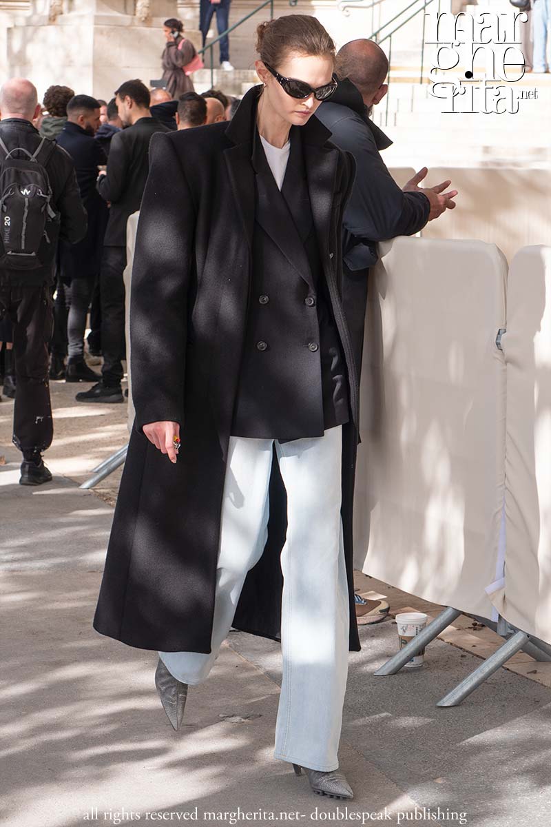 Streetstyle 2025: come indossare i jeans bianchi - Photo Charlotte Mesman