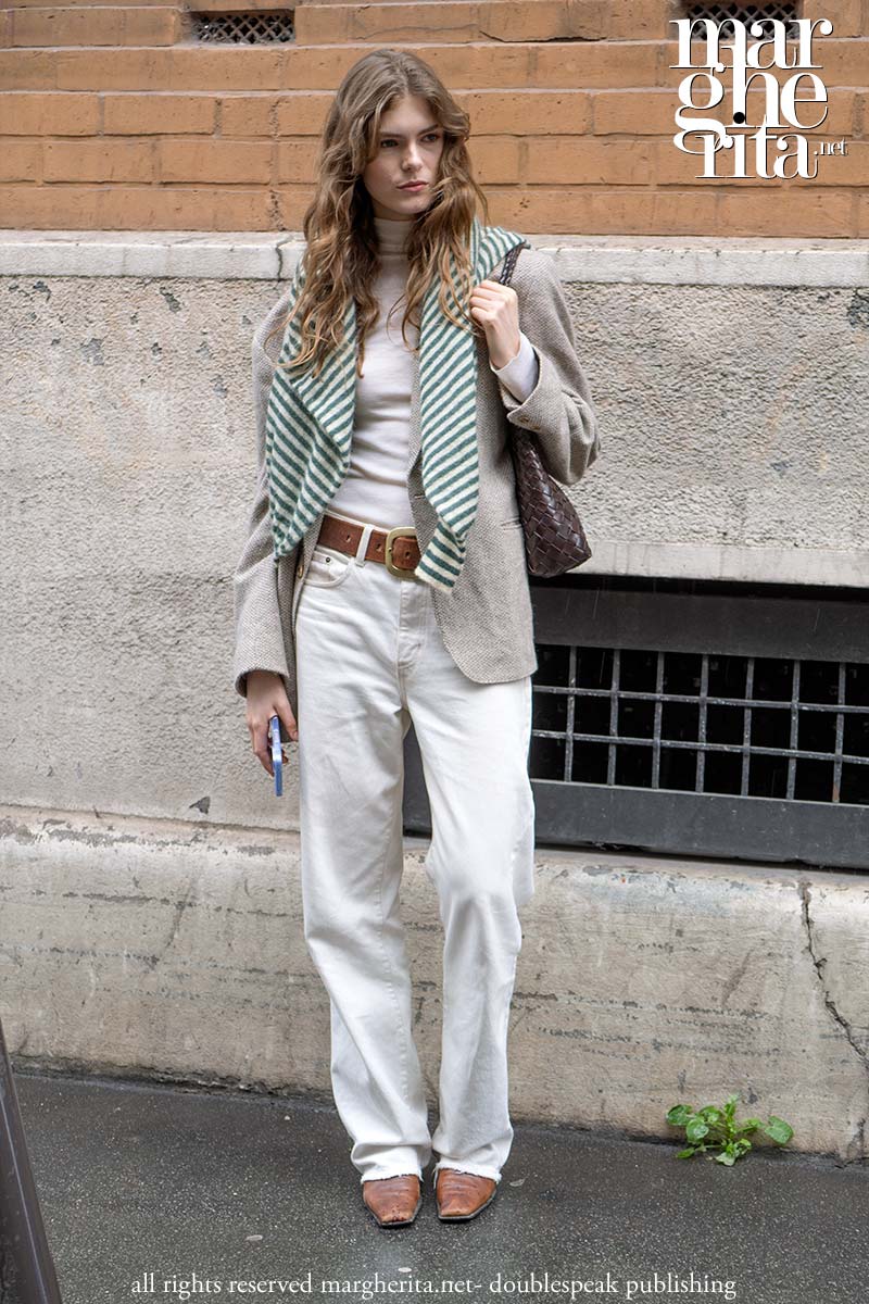 Streetstyle 2025: come indossare i jeans bianchi - Photo Charlotte Mesman