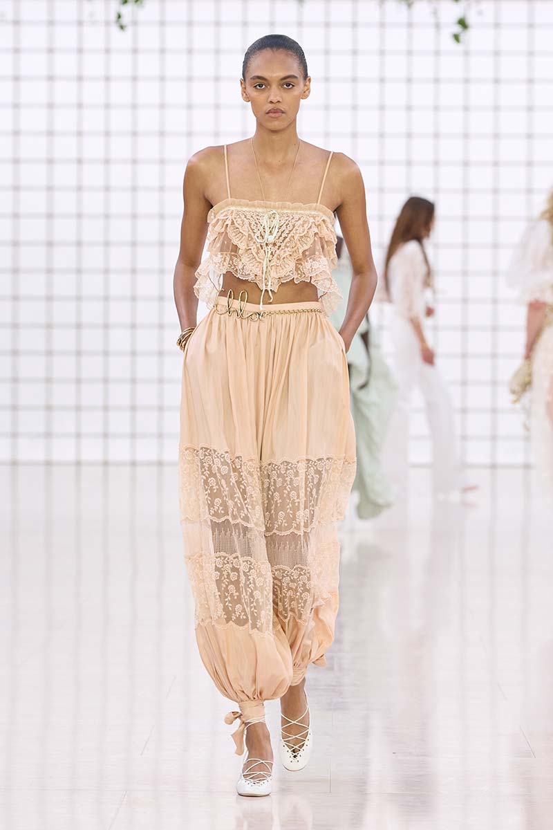 La lingerie come outerwear: il trend moda dell’estate 2025 - Photo courtesy of Chloé