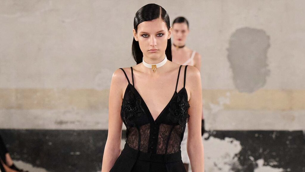 La lingerie come outerwear: il trend moda dell’estate 2025 - Photo courtesy of Elisabetta Franchi