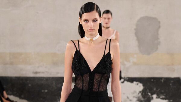 La lingerie come outerwear: il trend moda dell’estate 2025 - Photo courtesy of Elisabetta Franchi