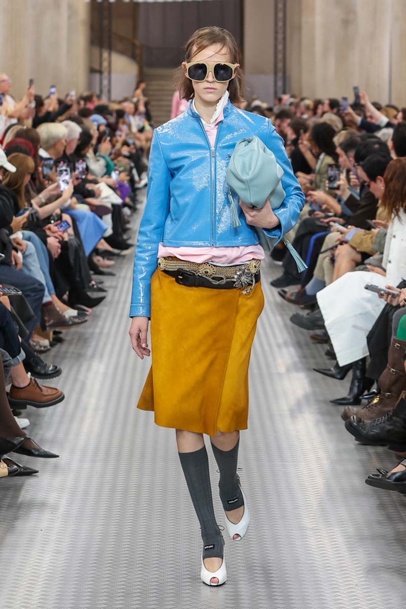 Come creare le più trendy combinazioni moda da vera pro. Lasciati ispirare! - Photo courtesy of Miu Miu