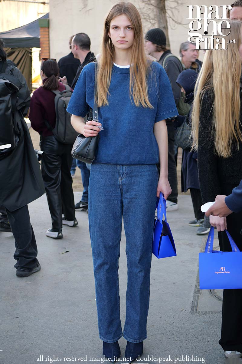 Ecco come si vestono le modelle nel tempo libero: minimaliste, cool - Photo Charlotte Mesman