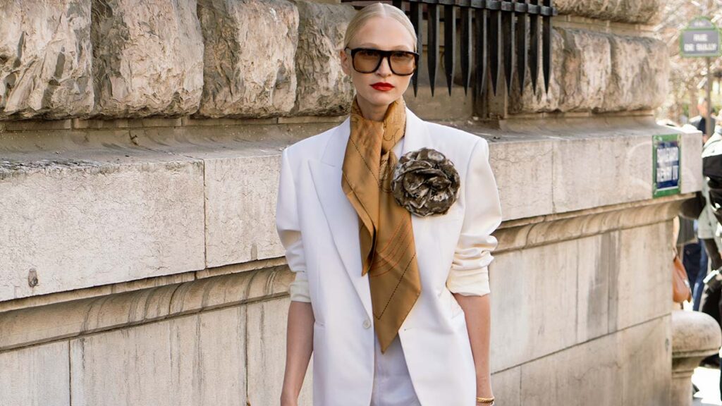 Un look moda elegante, super chic e facile da ricreare - Photo Charlotte Mesman