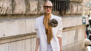Un look moda elegante, super chic e facile da ricreare - Photo Charlotte Mesman