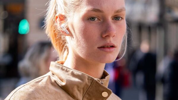 Ecco come si vestono le modelle nel tempo libero: minimaliste, cool - Photo Charlotte Mesman