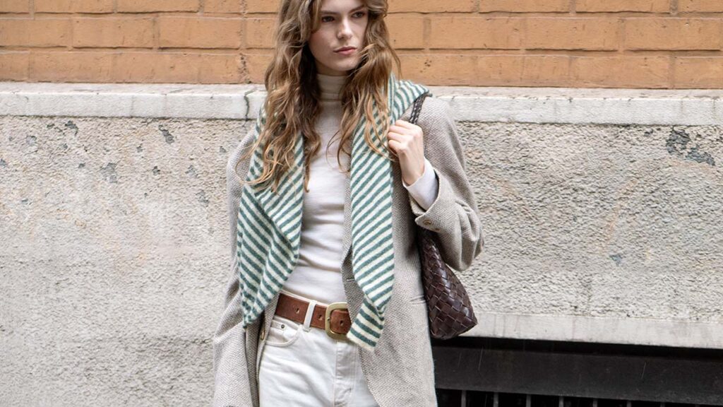 Streetstyle 2025: come indossare i jeans bianchi - Photo Charlotte Mesman