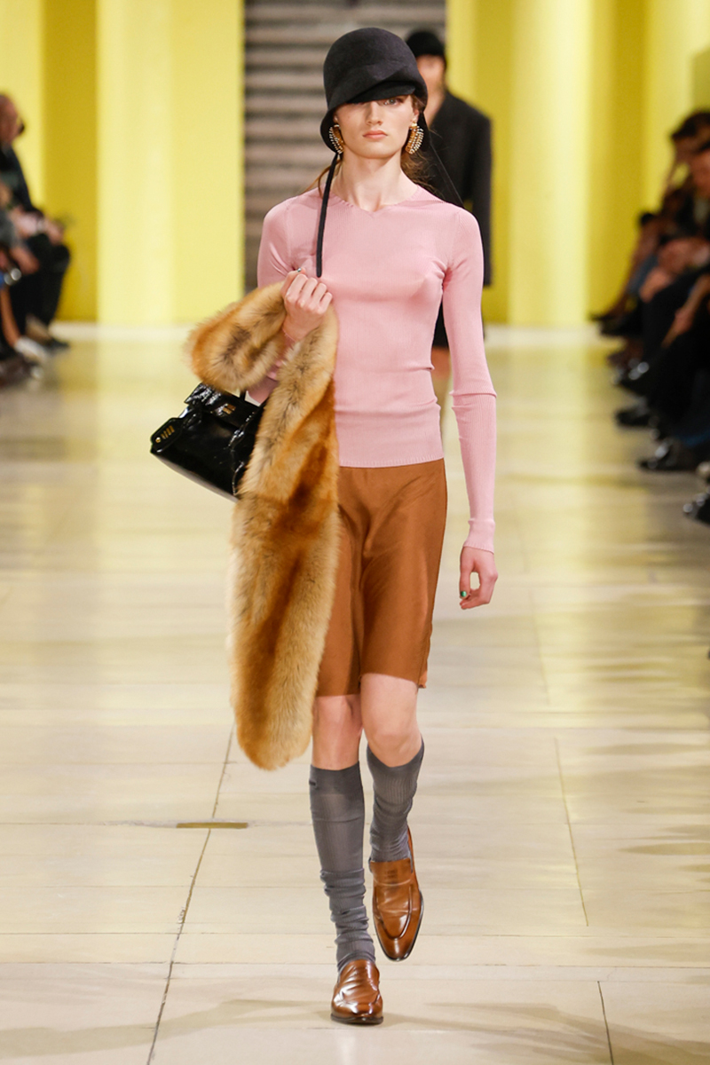 Con questi accessori dai un twist immediato al tuo look autunnale - Photo courtesy of Prada