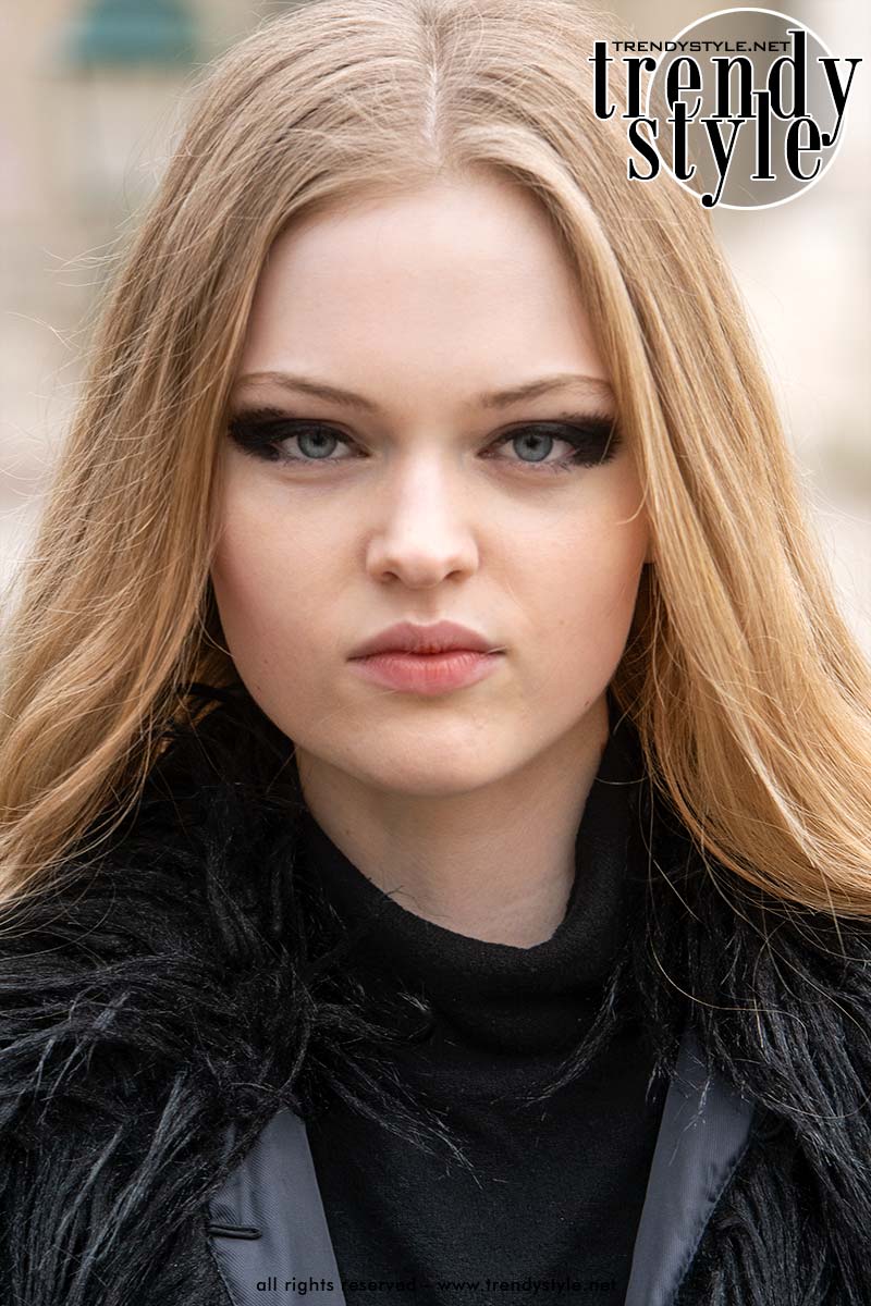 Il makeup da Chanel per la sfilata autunno inverno 2025 2026: punk sì, ma con classe - Photo Charlotte Mesman