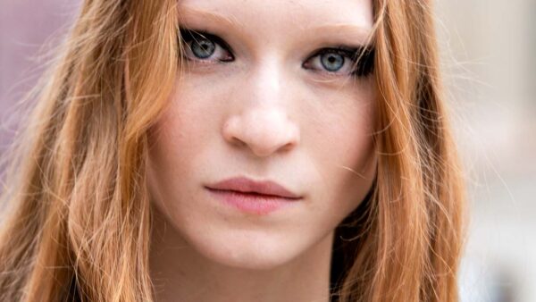Il makeup da Chanel per la sfilata autunno inverno 2025 2026: punk sì, ma con classe - Photo Charlotte Mesman