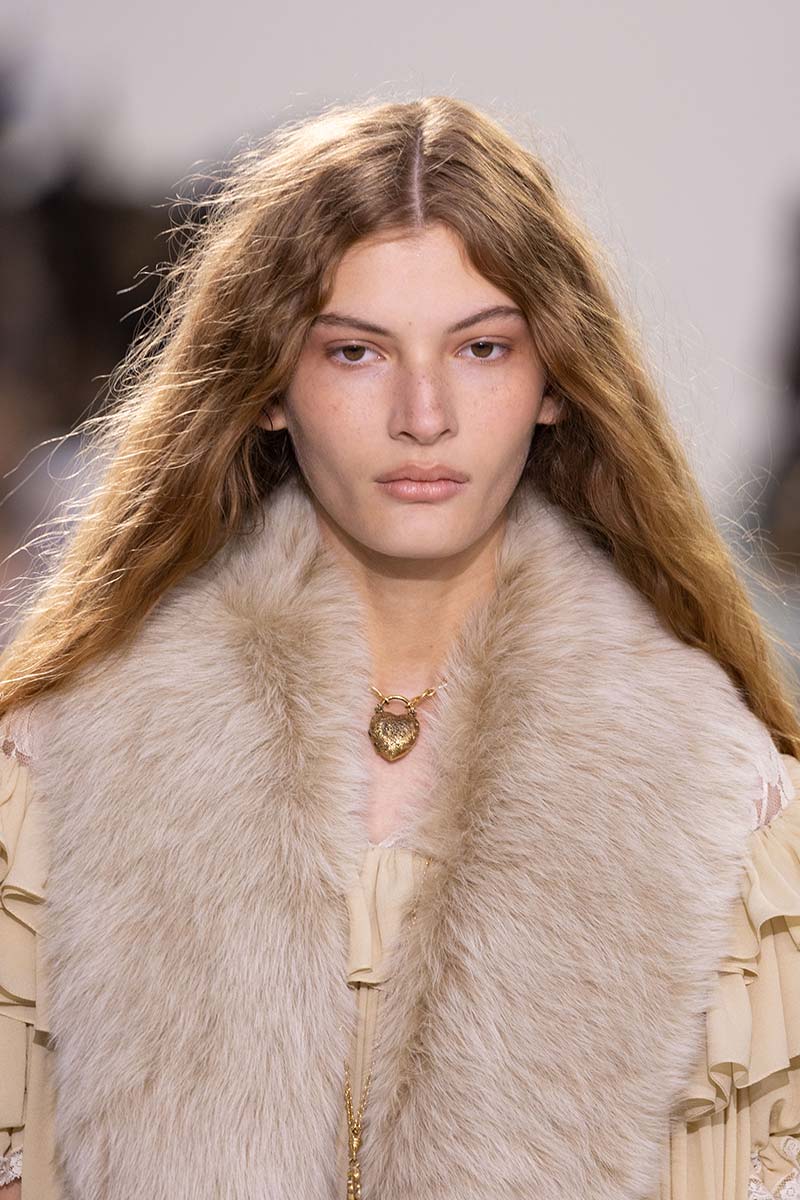 Beauty alert: le tendenze make-up per l’inverno 2025 sono un inno alla libertà – anche senza mascara! - Photo courtesy of Chloé