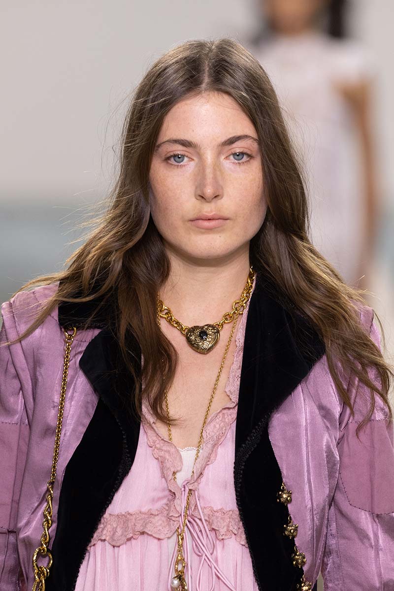 Beauty alert: le tendenze make-up per l’inverno 2025 sono un inno alla libertà – anche senza mascara! - Photo courtesy of Chloé