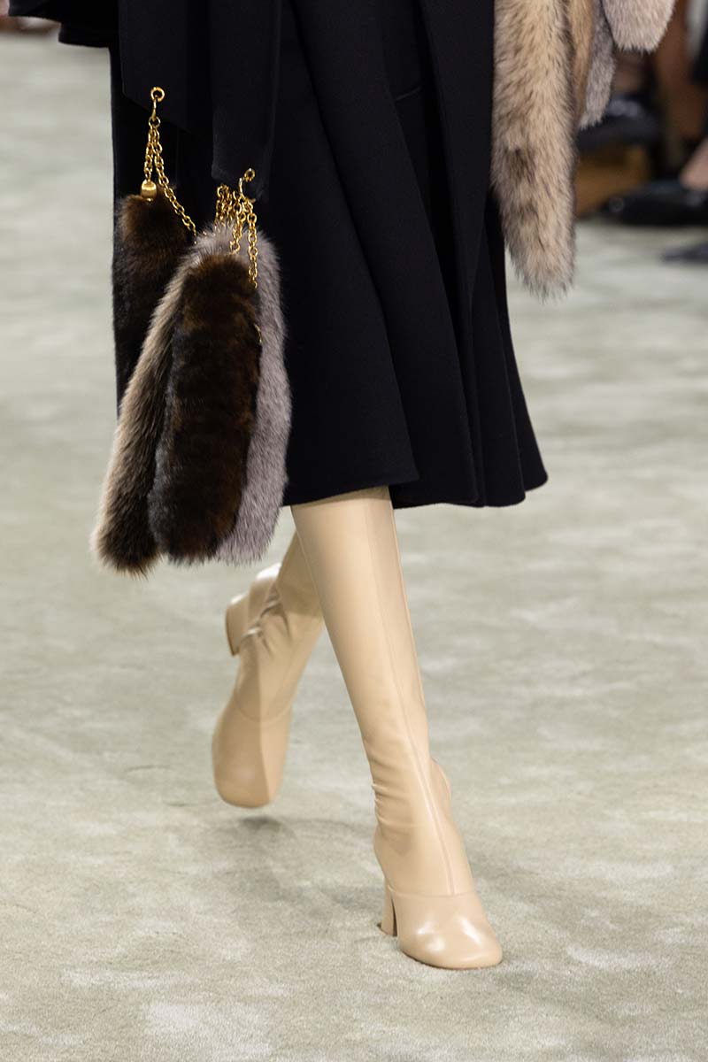L’ABC della Moda per l’Inverno 2025-2026. Tutte le tendenze più chic della stagione fredda - Photo courtesy of Chloé