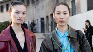 Streetstyle 2025: Volumi in gioco per un look da modella. Ecco come ricrearlo - Photo Charlotte Mesman