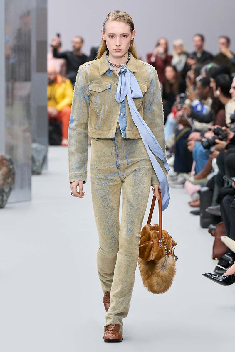 Trend moda inverno 2025-2026: total denim - Photo courtesy of Acne Studios
